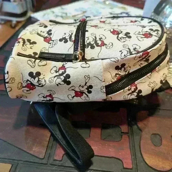 Mini Disney's Mickey Mouse Backpack - Picture 3 of 10